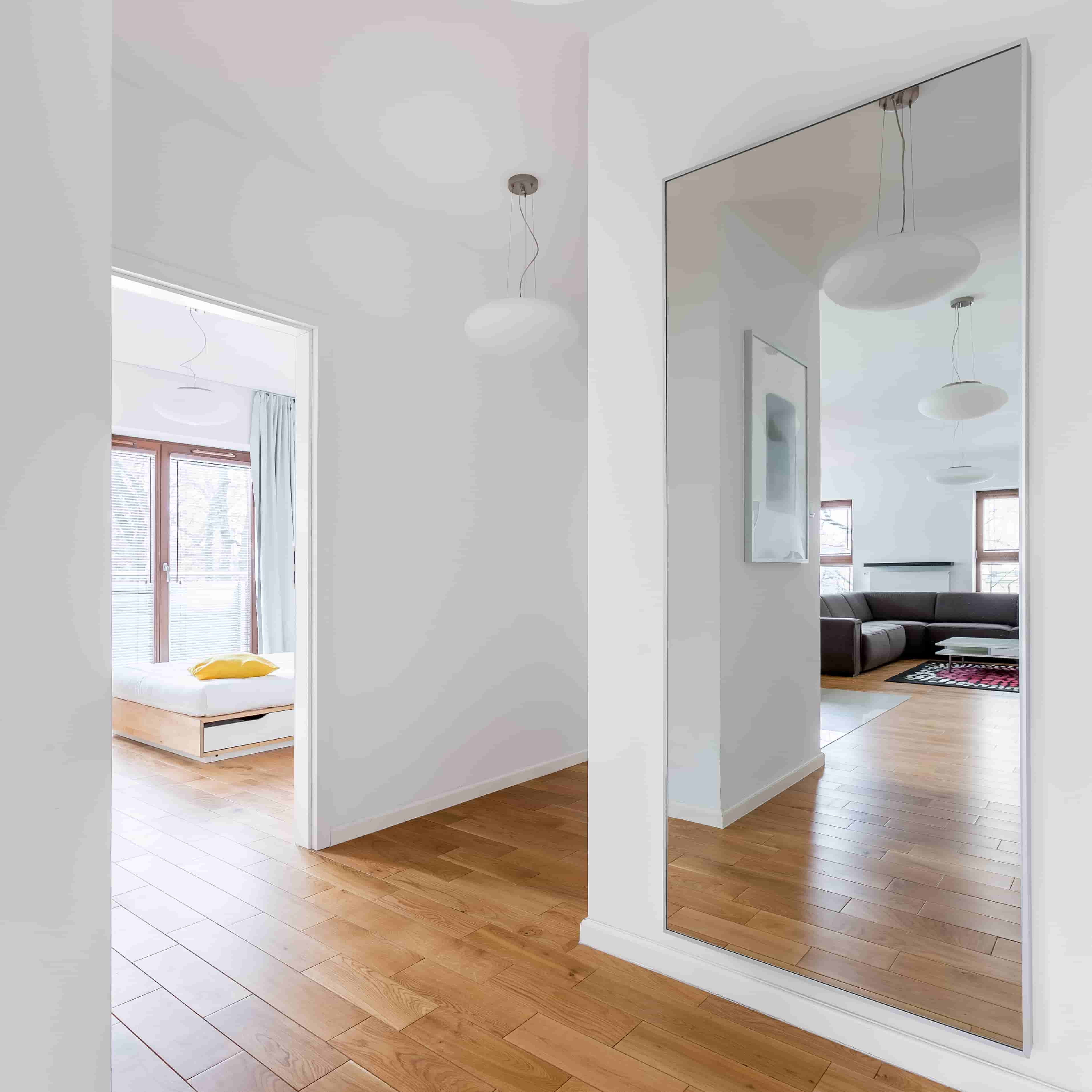 Comment utiliser les miroirs pour agrandir visuellement votre espace